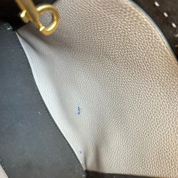 Tory Burch Shoulder Bag— Soft pebbled leather - Picture 7 of 7